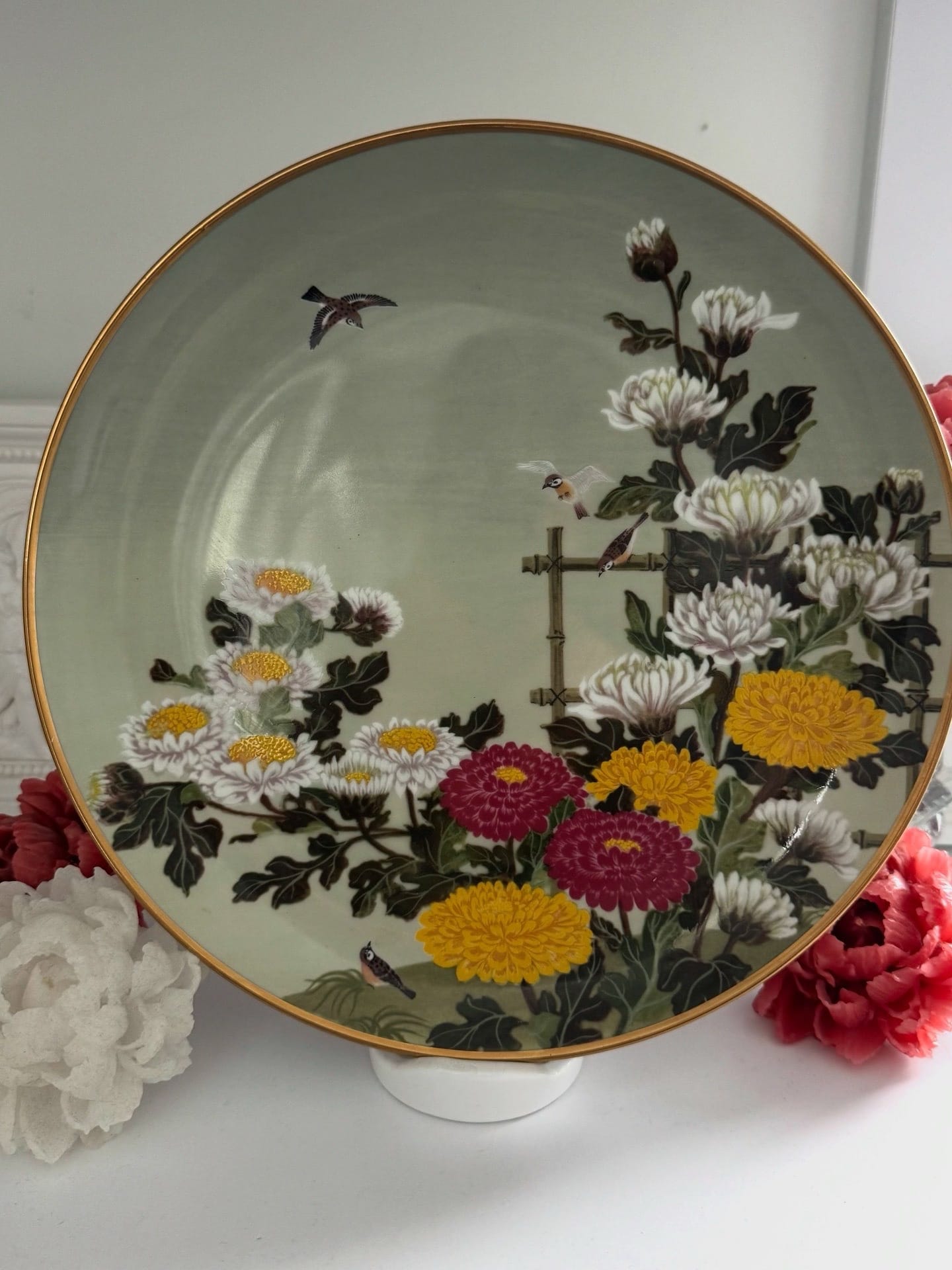 Квіти та птахи Сходу. Деревний горобець та хризантема