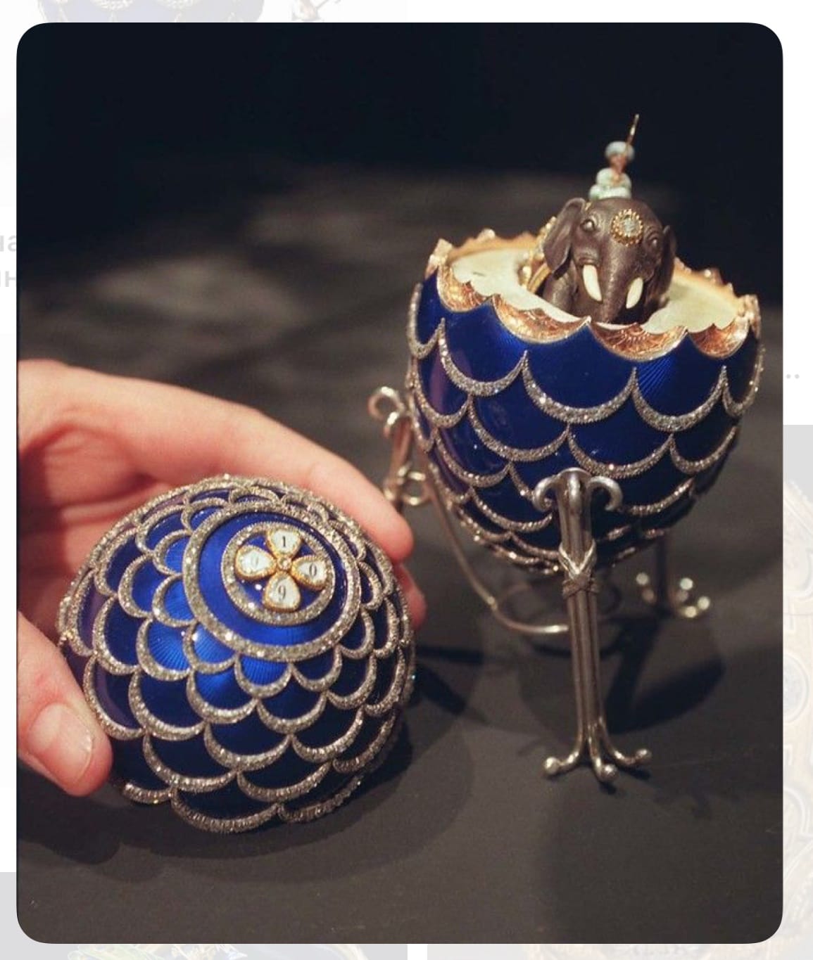Срібна монета з серії faberge