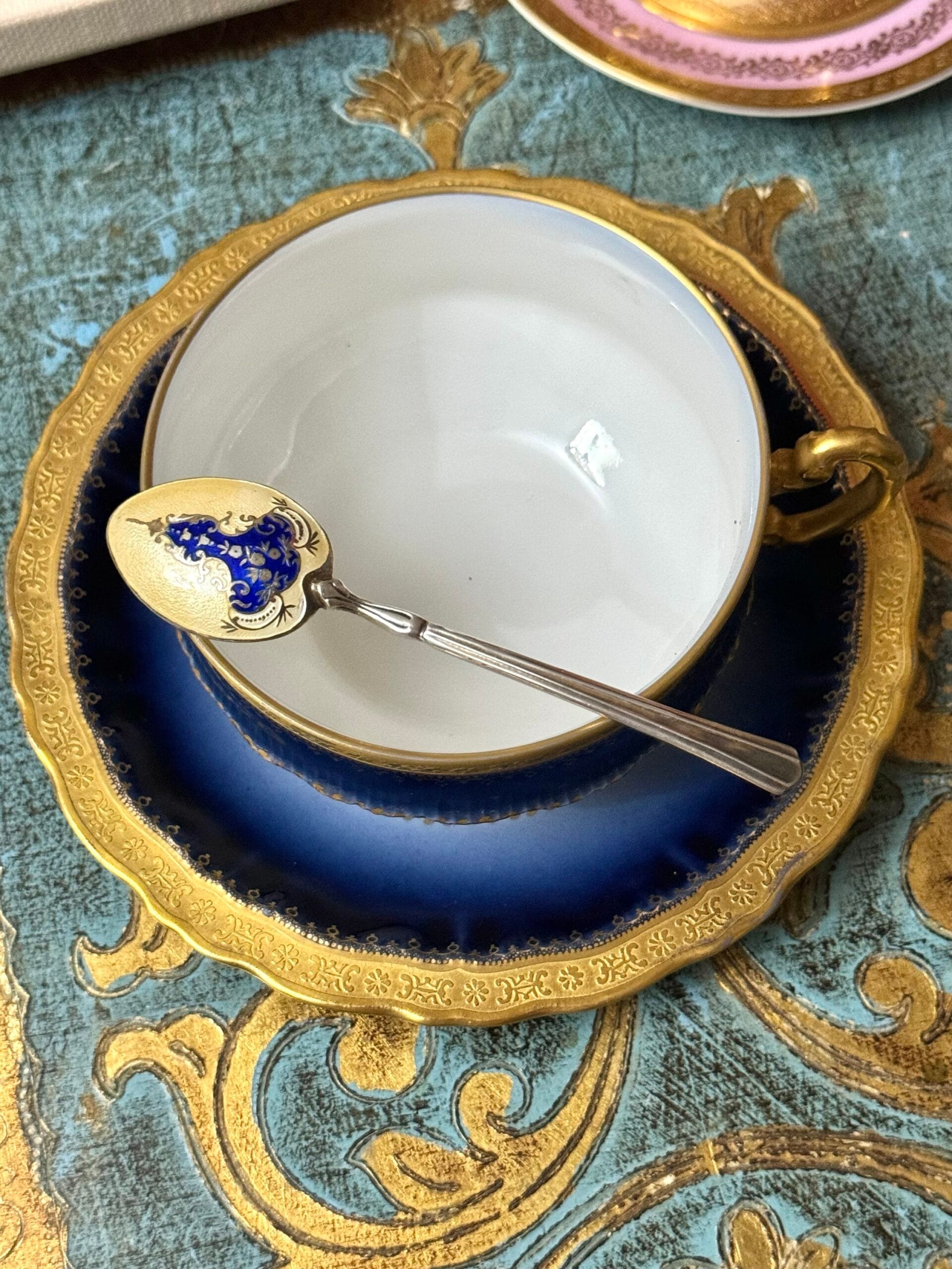 Срібні ложки з емаллю