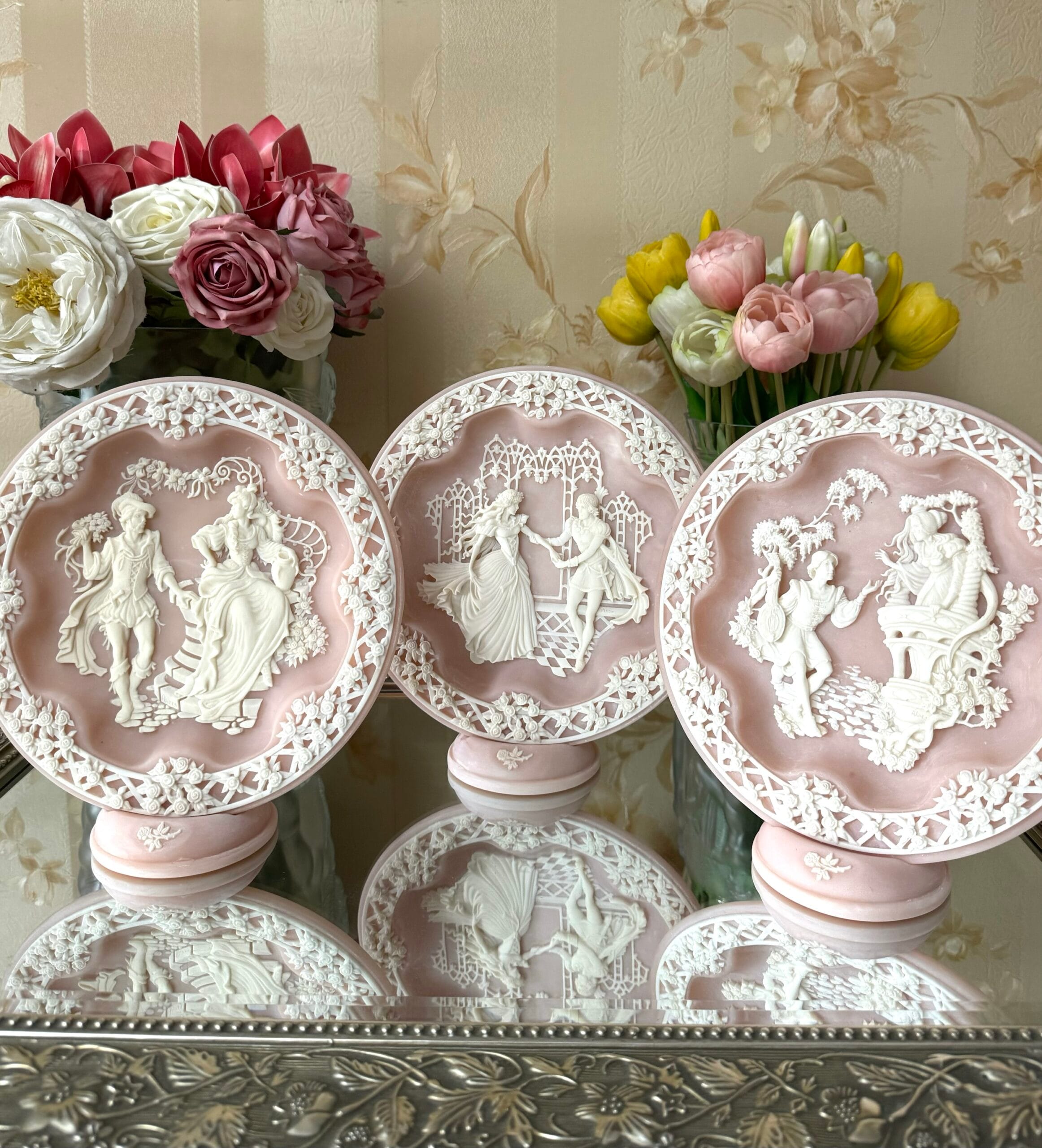 Колекційні тарілочки «Шекспірівські сценки» з підставкою