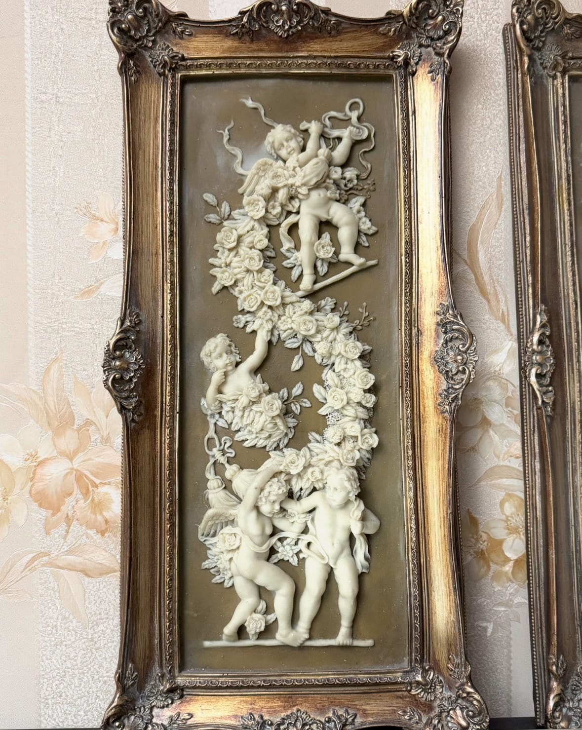 Декоративні картини ручної роботи  « Путті» під старину  з 3D ліпниною . Ціна за пару (можна купити окремо)