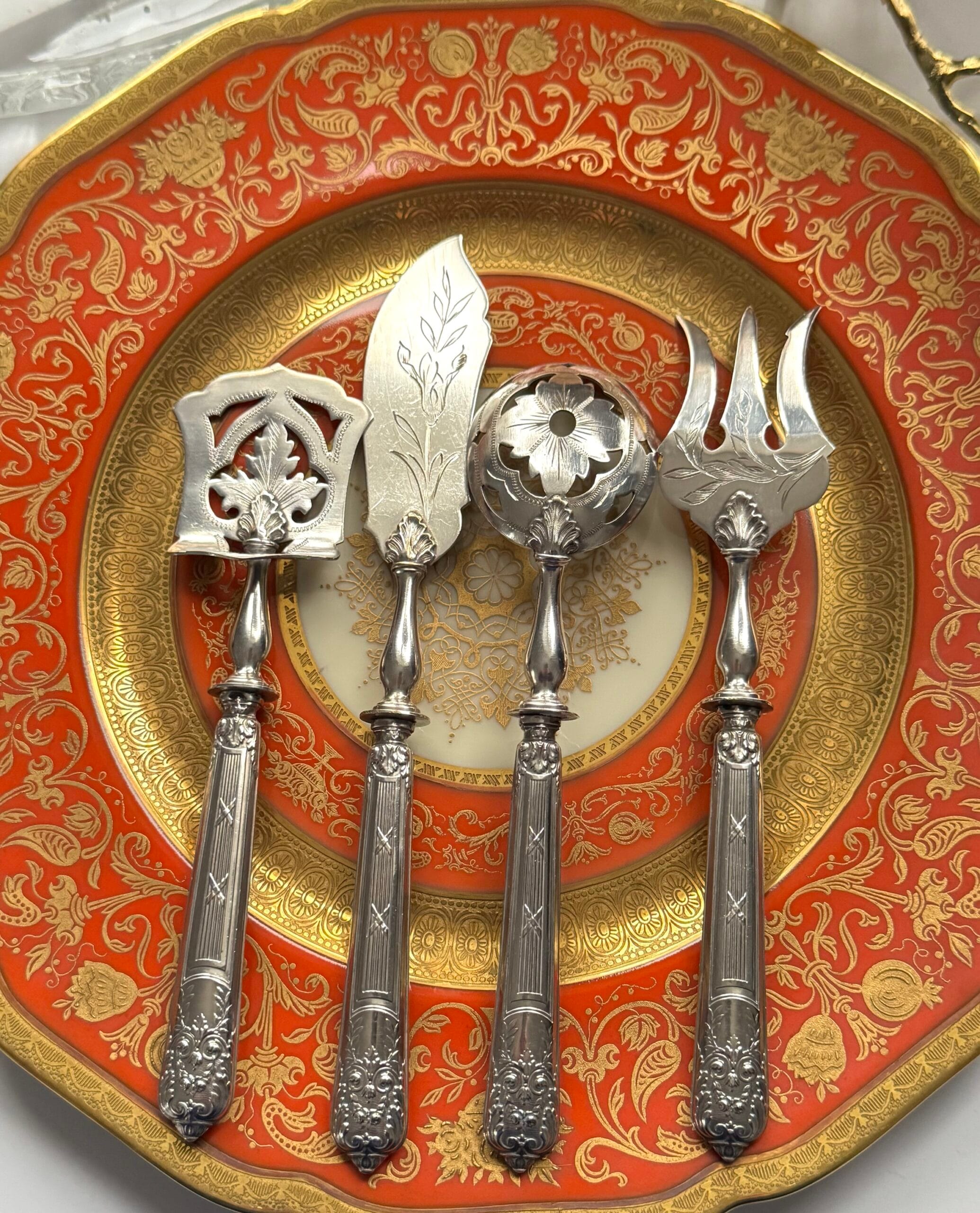 Антикварні срібні прибори для закусок