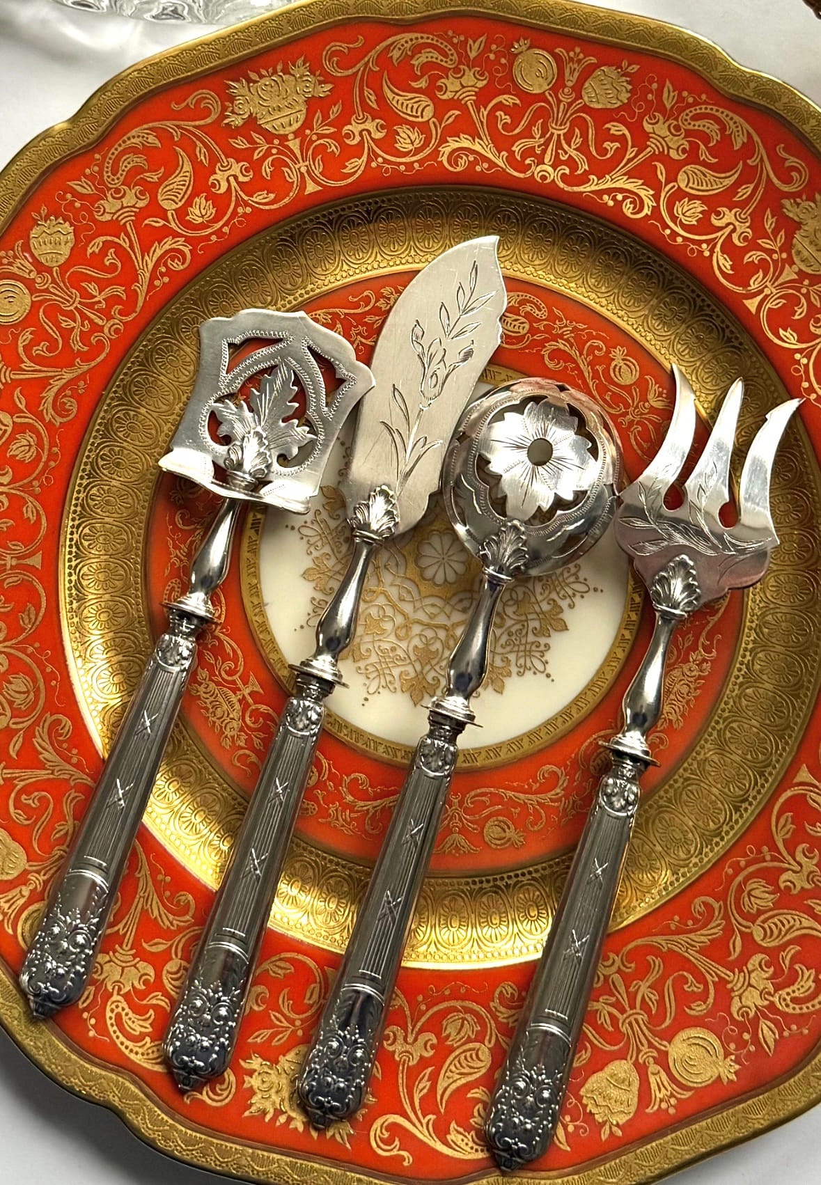 Антикварні срібні прибори для закусок