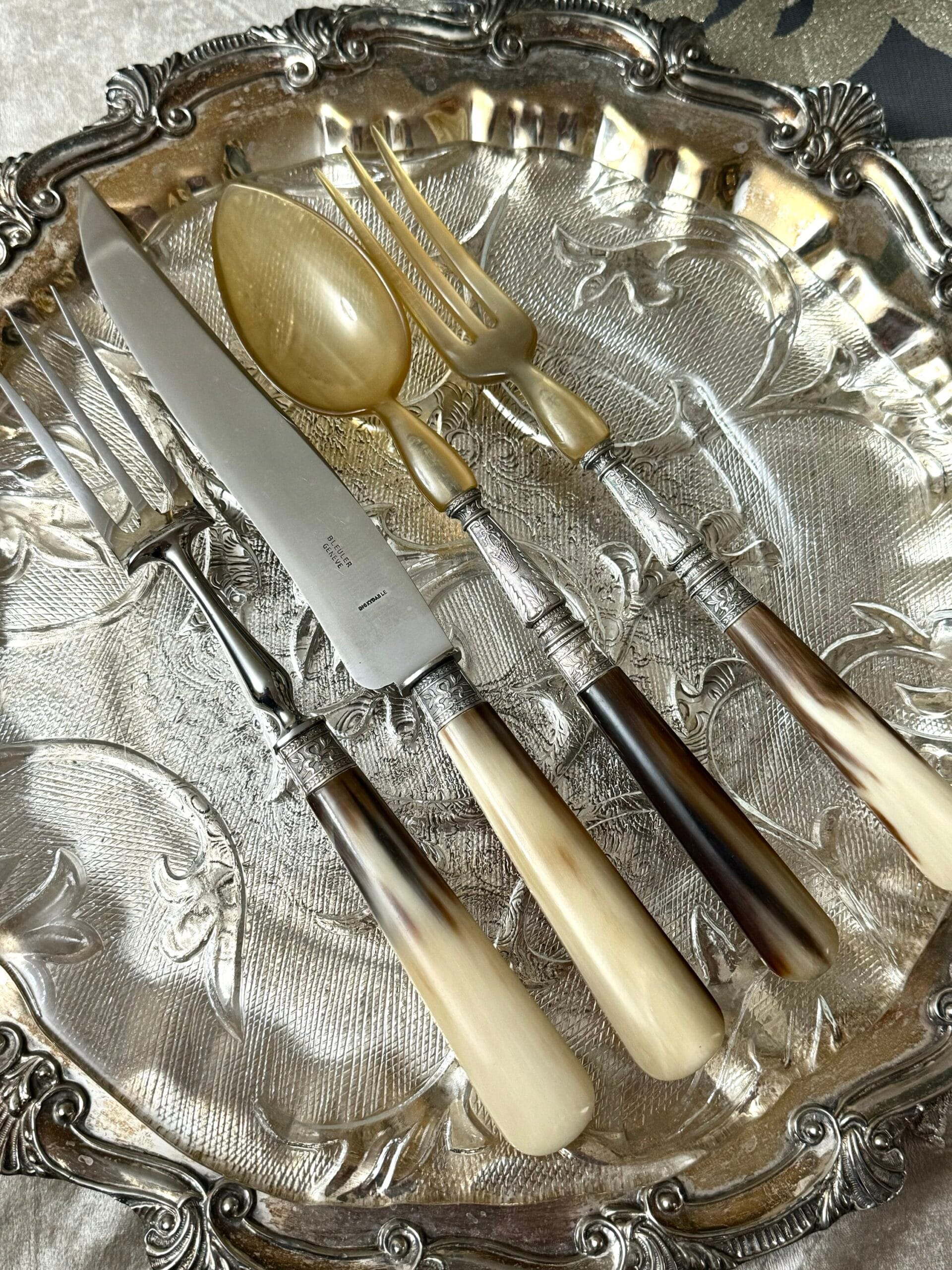 Прибори для подачі їжи