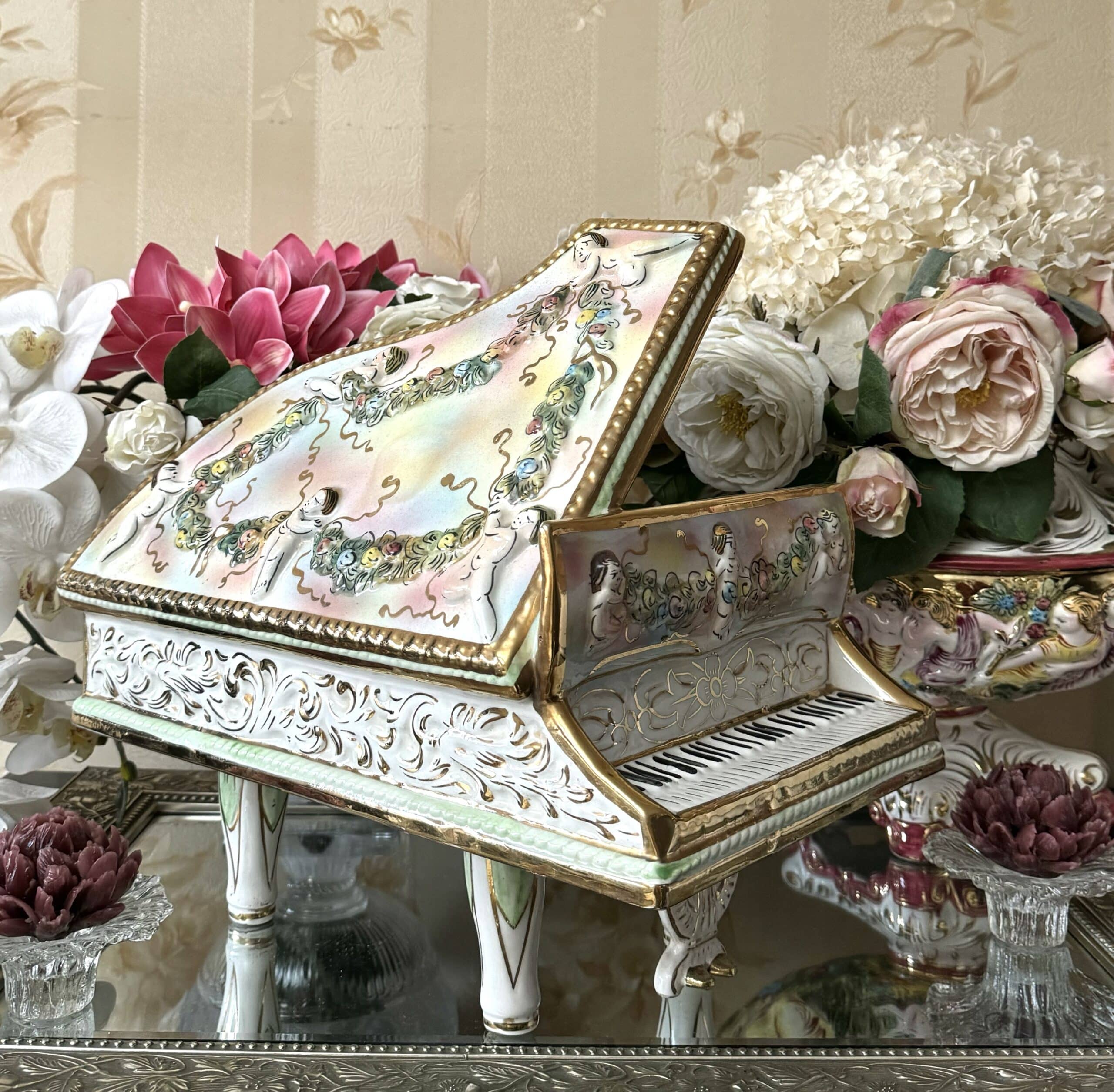 Унікальний вантажний рдкісрий  рояль /статуетка від Capodimonte Italy