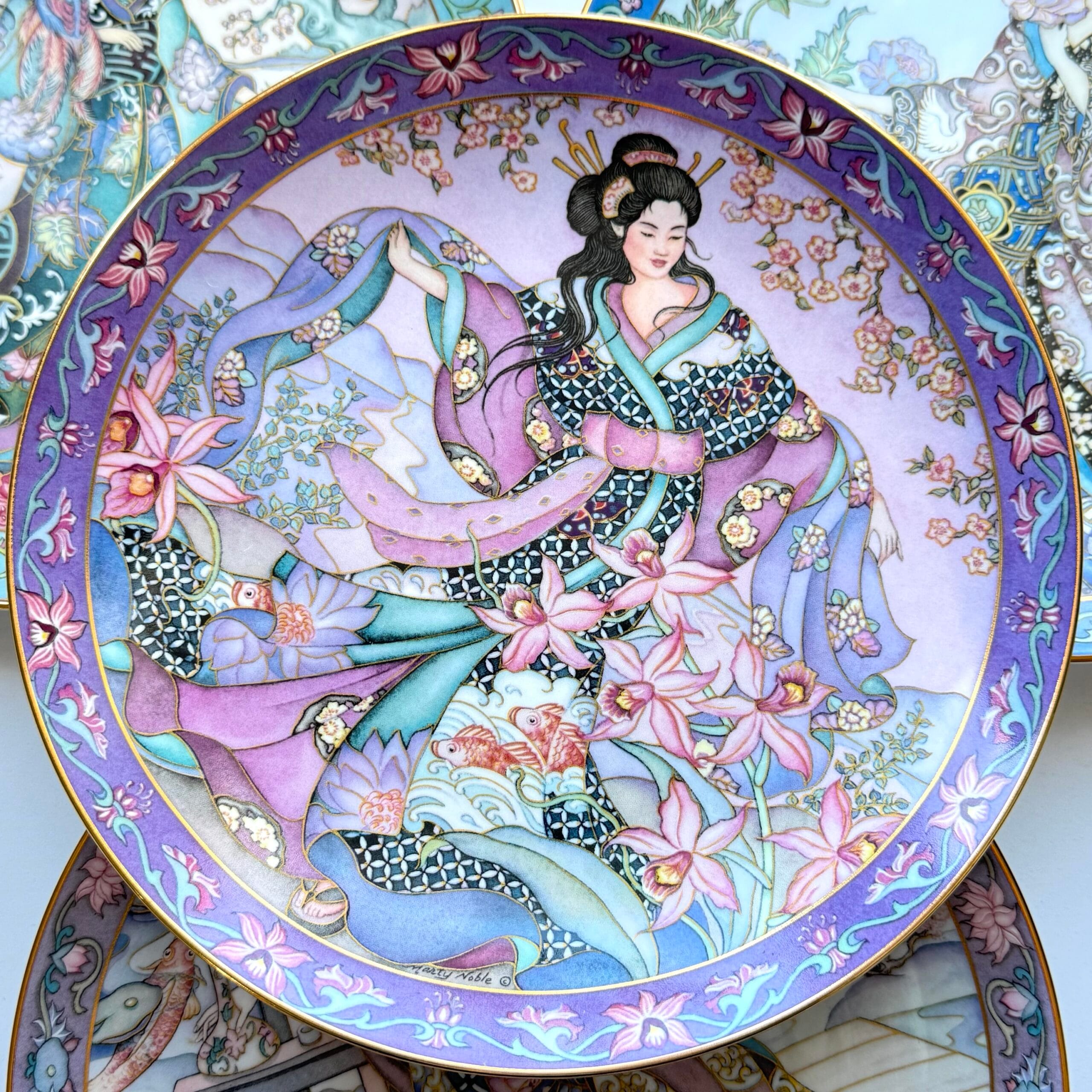 Колекційна серія декоративних тарілок в японському стилі від Royal Doulton - Princess of the Iris, створених для Franklin Mint - Зображення 3